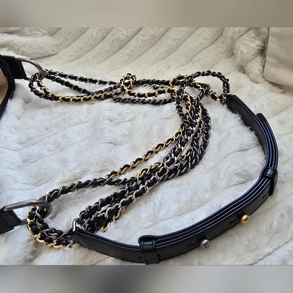 Chanel Gabrielle Small Hobo Bag Beige Black Quilted Calfskin | Two-Tone Chain - Picture 8 of 14